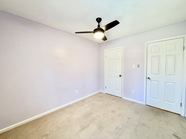 Building Photo - Gorgeous Townhome in Virginia Beach