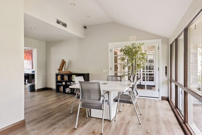 Building Photo - 8503 Villa La Jolla Dr