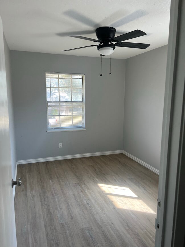 Building Photo - 1010 Monticlair