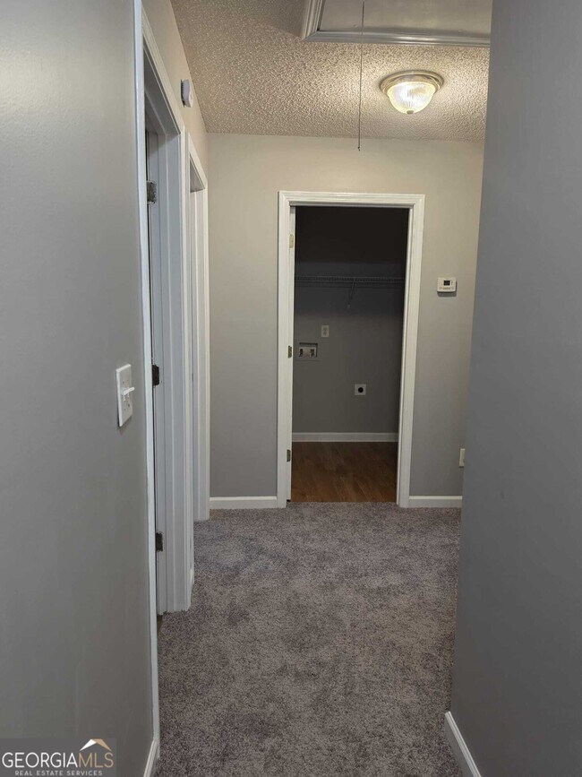 Building Photo - 7238 Alicias Way