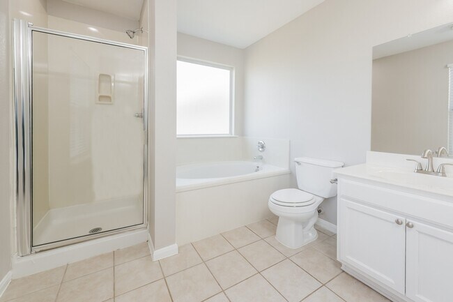 Building Photo - 3330 Legends Mill Dr