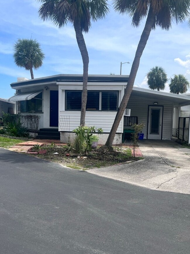 Building Photo - Regency Cove 55+ Gated Community - Stunnin...