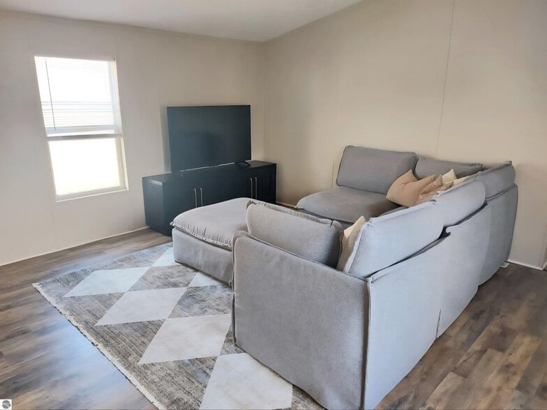 Building Photo - 4652 Meadow Lane Dr
