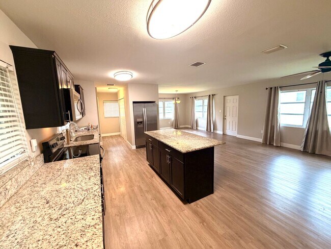 Building Photo - Modern Updated 3/2 in Winter Park Estates