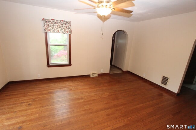 Building Photo - 22 Brook St