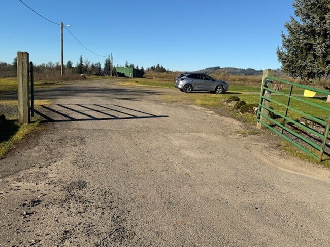 Building Photo - 3 Bedroom Farm Home for Rent Dundee OR