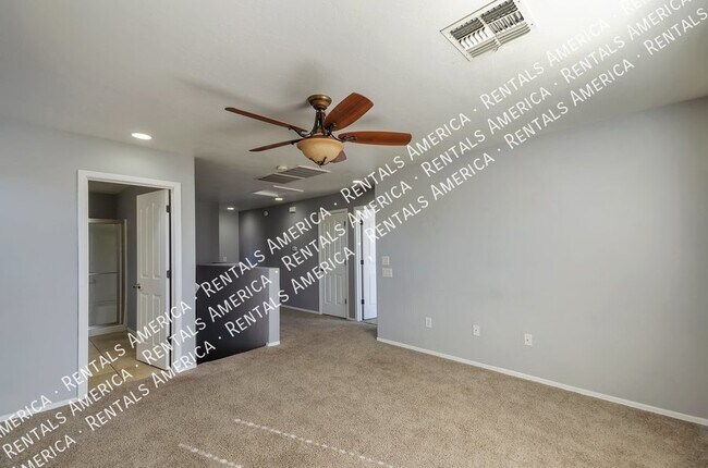 Building Photo - Beautiful 3 Bed/2.5 Bath Two Story Home w/...