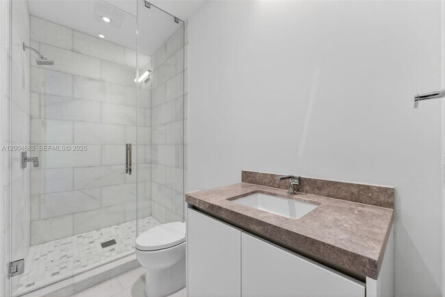 Building Photo - 175 SE 25th Rd