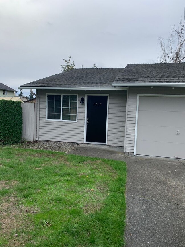 Primary Photo - Downtown Puyallup Duplex