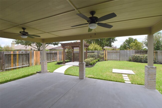 Building Photo - 21123 Amber Crossing Dr
