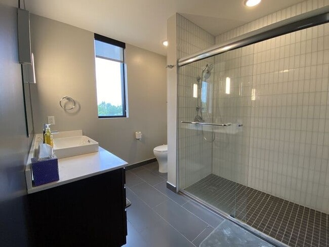 Building Photo - $2,400 | 2 Bedroom, 2 Bathroom Condo | Pet...