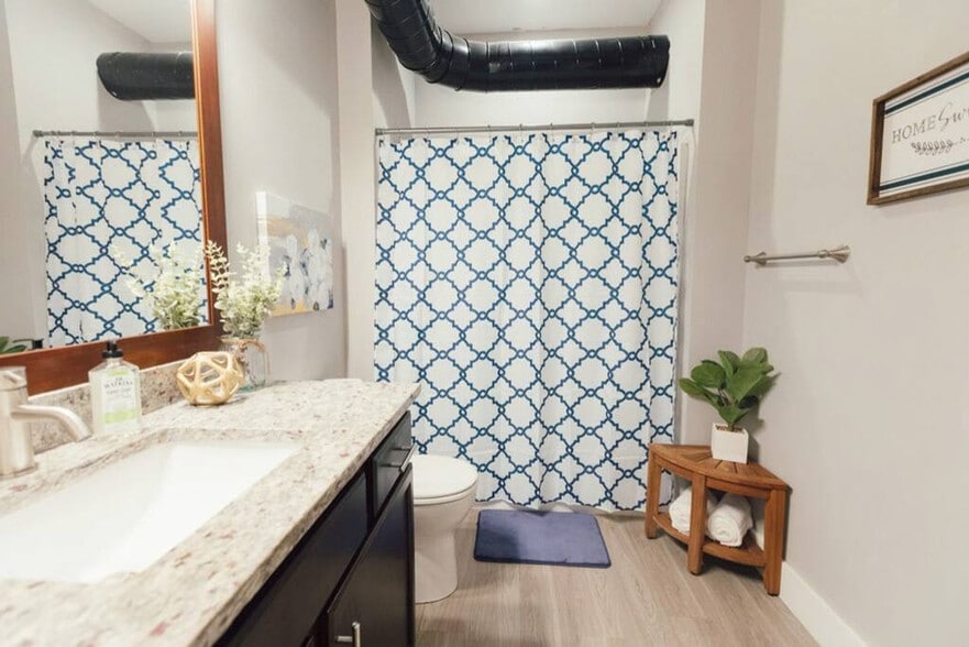 Building Photo - 202 E Main St