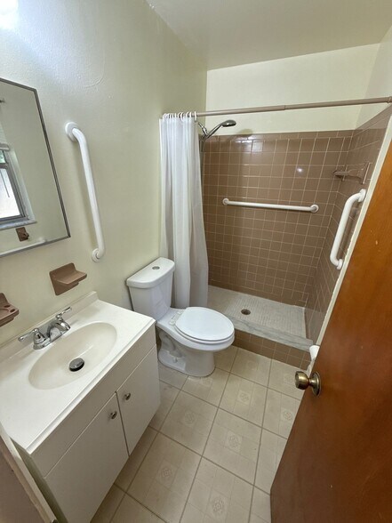Building Photo - 2369 S Tennyson Pt