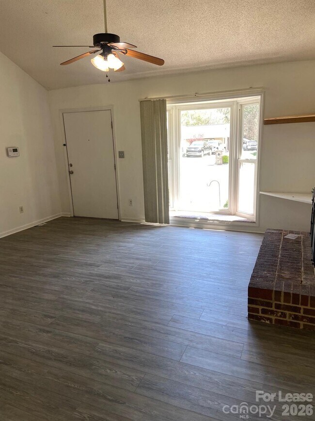 Building Photo - 6621 Pinta Ct