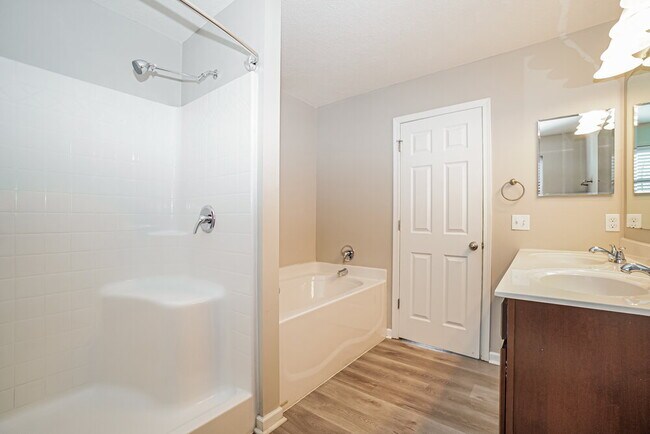 Building Photo - 6334 Oak Trail Dr