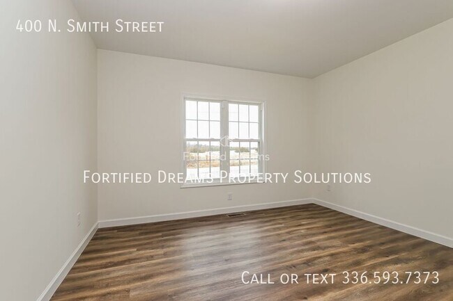 Building Photo - 400 N Smith St