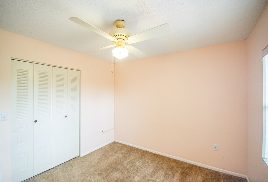 Building Photo - 305 30th Ave W