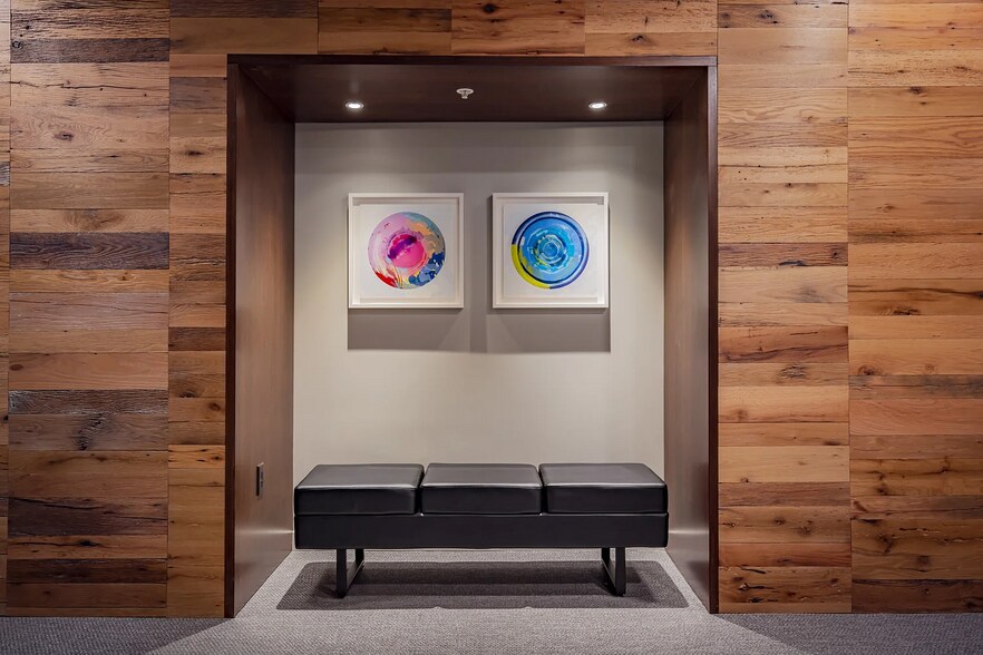 Building Photo - 409 Oak St