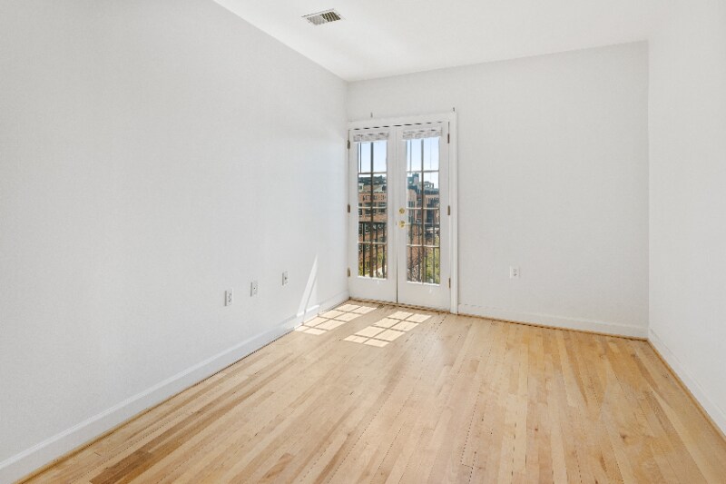 Building Photo - 1820 Lancaster St