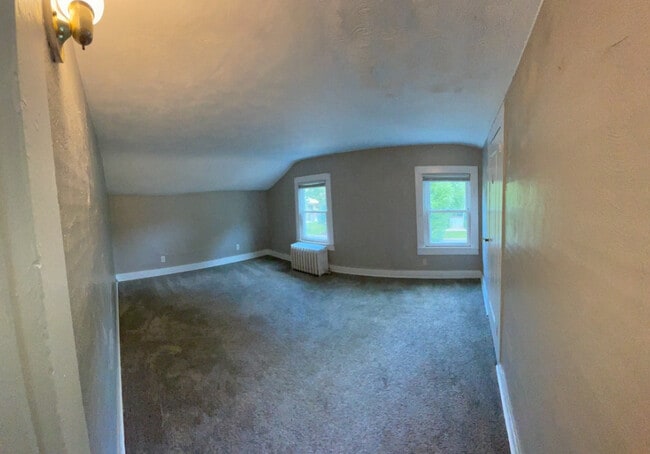Building Photo - 209 Center St