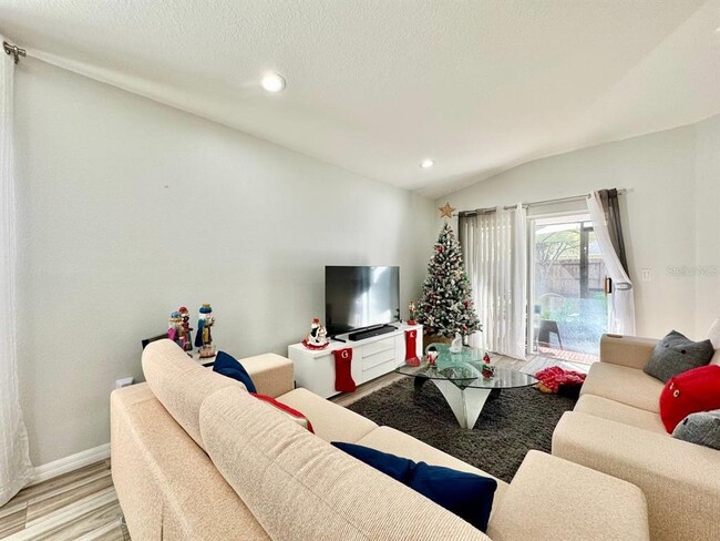 Building Photo - 30912 Bridgegate Dr