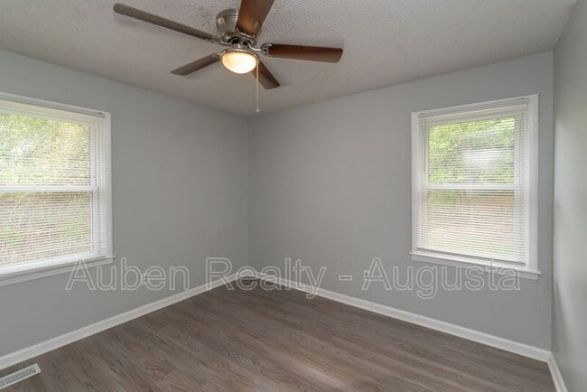 Building Photo - 2416 Barton Chapel Rd