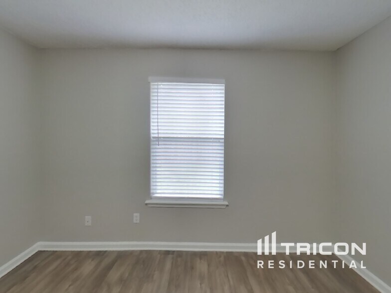 Building Photo - 11507 Otters Den Ct E