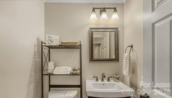 Building Photo - 120 Tall Oak Dr