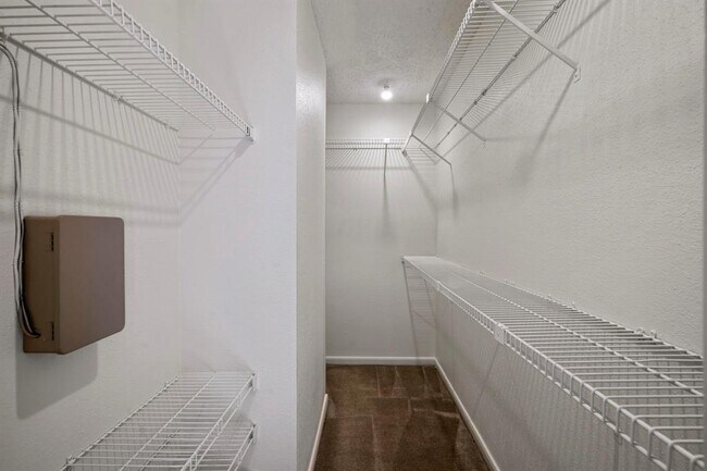 Building Photo - 1311 Antoine Dr