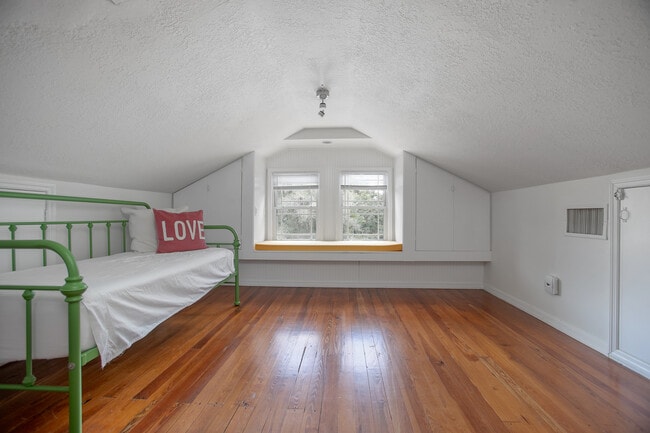 Building Photo - 1056 Stevens St