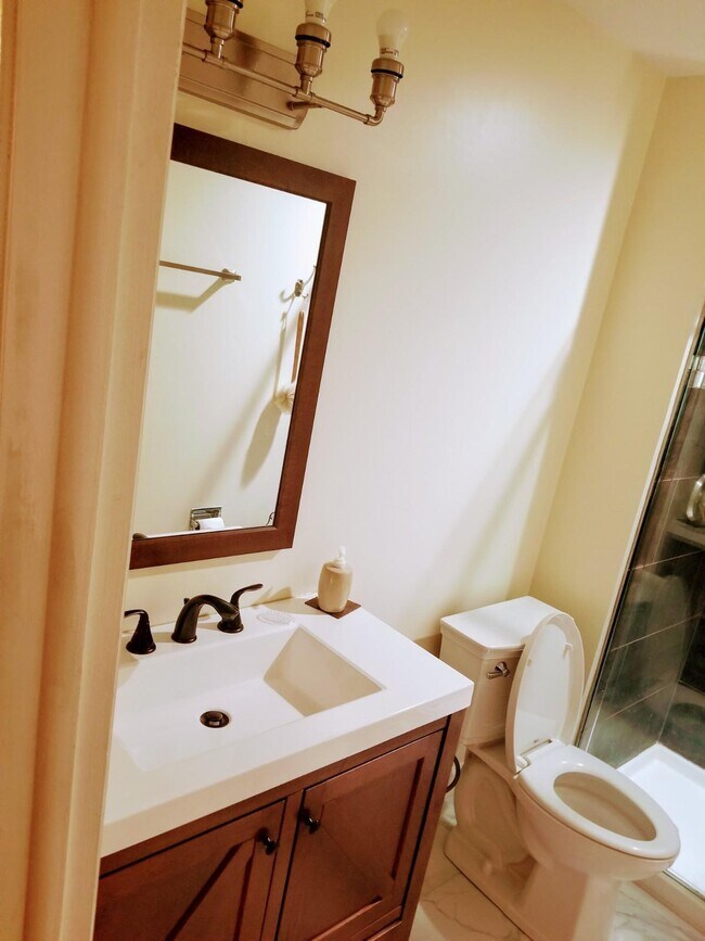 Building Photo - 735 Plum Tree Ct