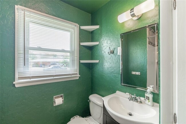 Building Photo - 718 Highland Pkwy