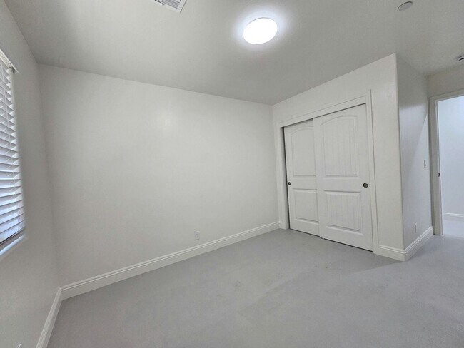 Building Photo - MAR1201-Placement