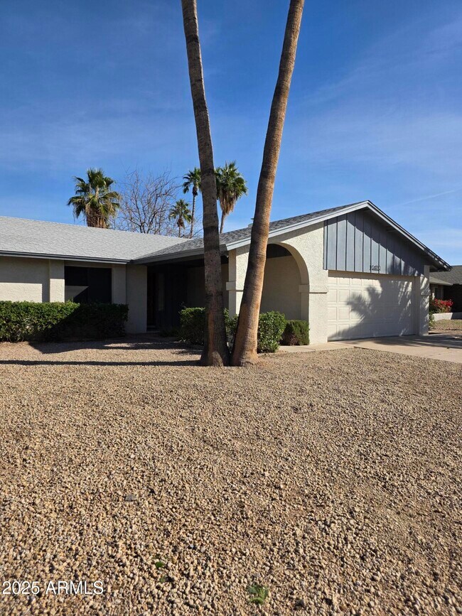 Building Photo - 10470 E Clinton St