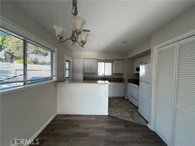 Building Photo - 3604 Country Club Dr