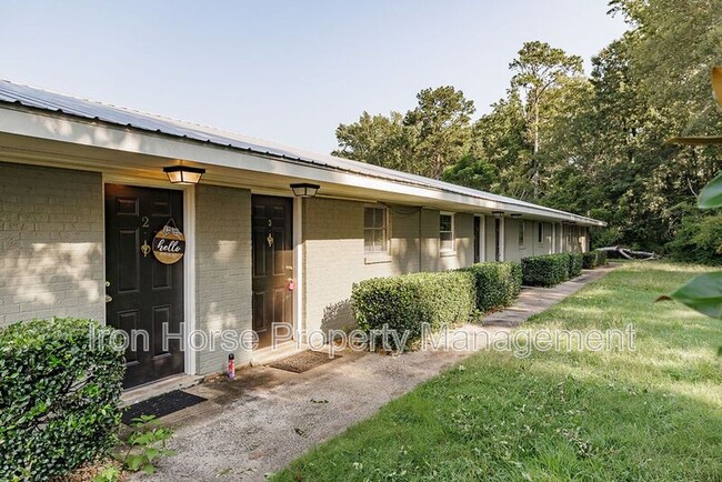 Building Photo - 550 Macon Hwy