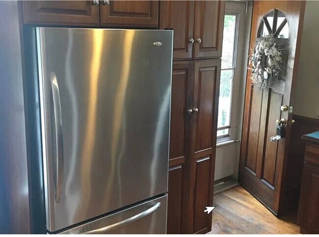 Building Photo - 87 Van Zandt Ave