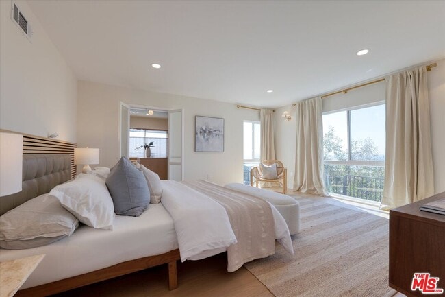 Building Photo - 211 Bellino Dr