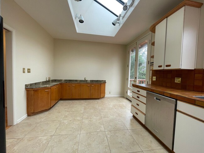Building Photo - 15480 Peach Hill Rd