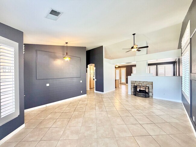 Building Photo - Move-In Ready 3 Bedroom 2 Bathroom Hemet Pool Home with Solar