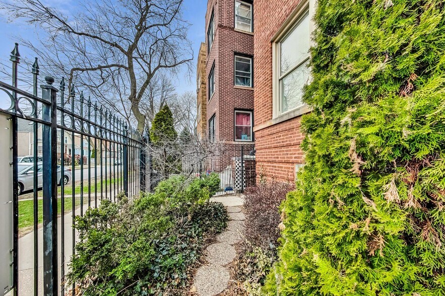 Building Photo - 3330 W Hutchinson St