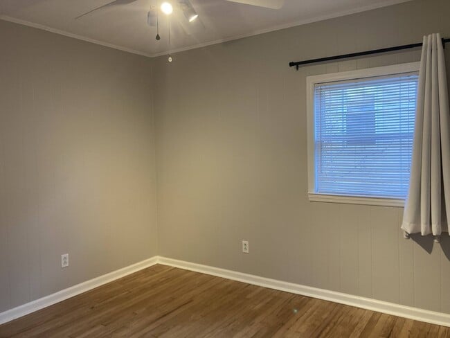 Building Photo - 1210 Rosedale Ave