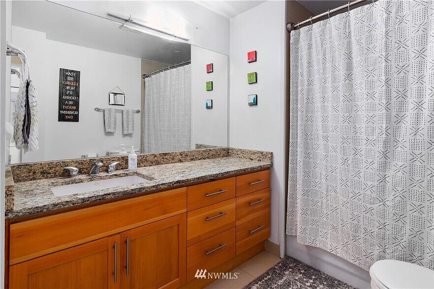 Building Photo - 2145 Dexter Ave N