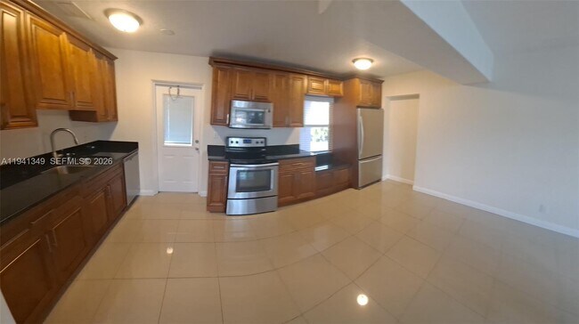 Building Photo - 335 SW 18th Ave