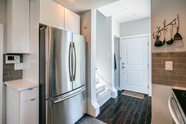 Interior Photo - 17 S 44th St