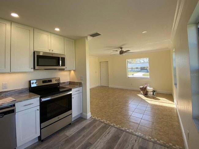 Building Photo - 6368 Sunnybrook Blvd