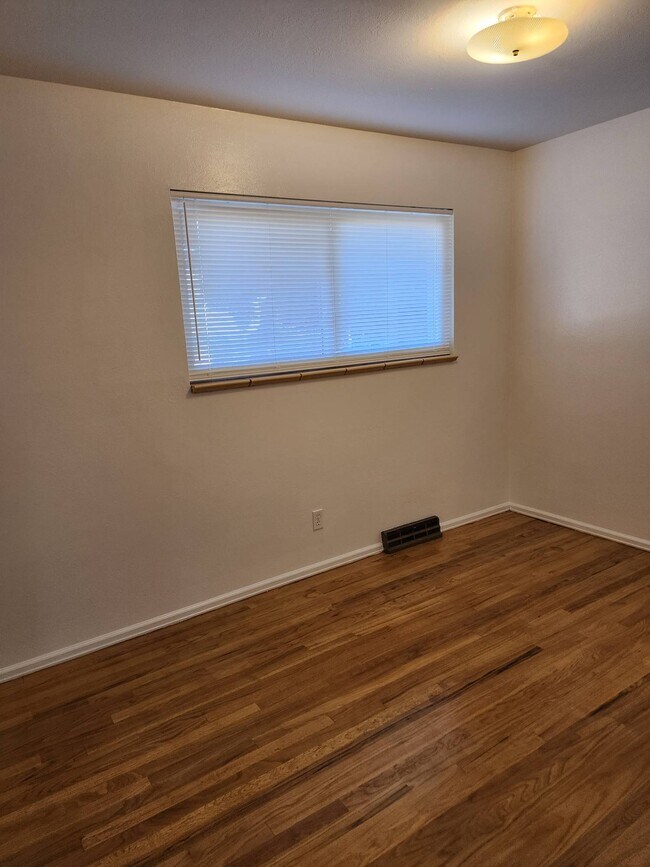 Building Photo - 2618 N Prospect St