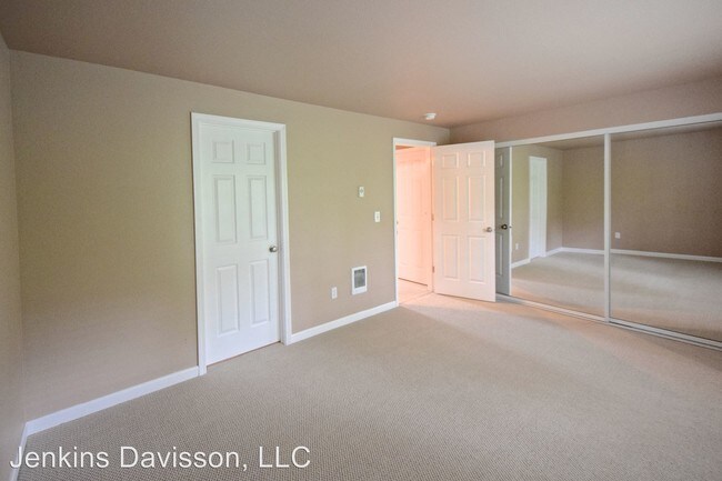 Building Photo - 2 br, 2.5 bath House - 3956 Carman Drive