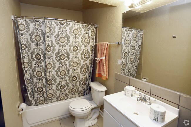 Building Photo - 5130 Southgreen Dr