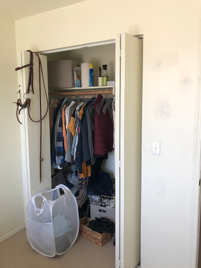 Building Photo - 4 Bedroom Townhome in Hawks Ridge